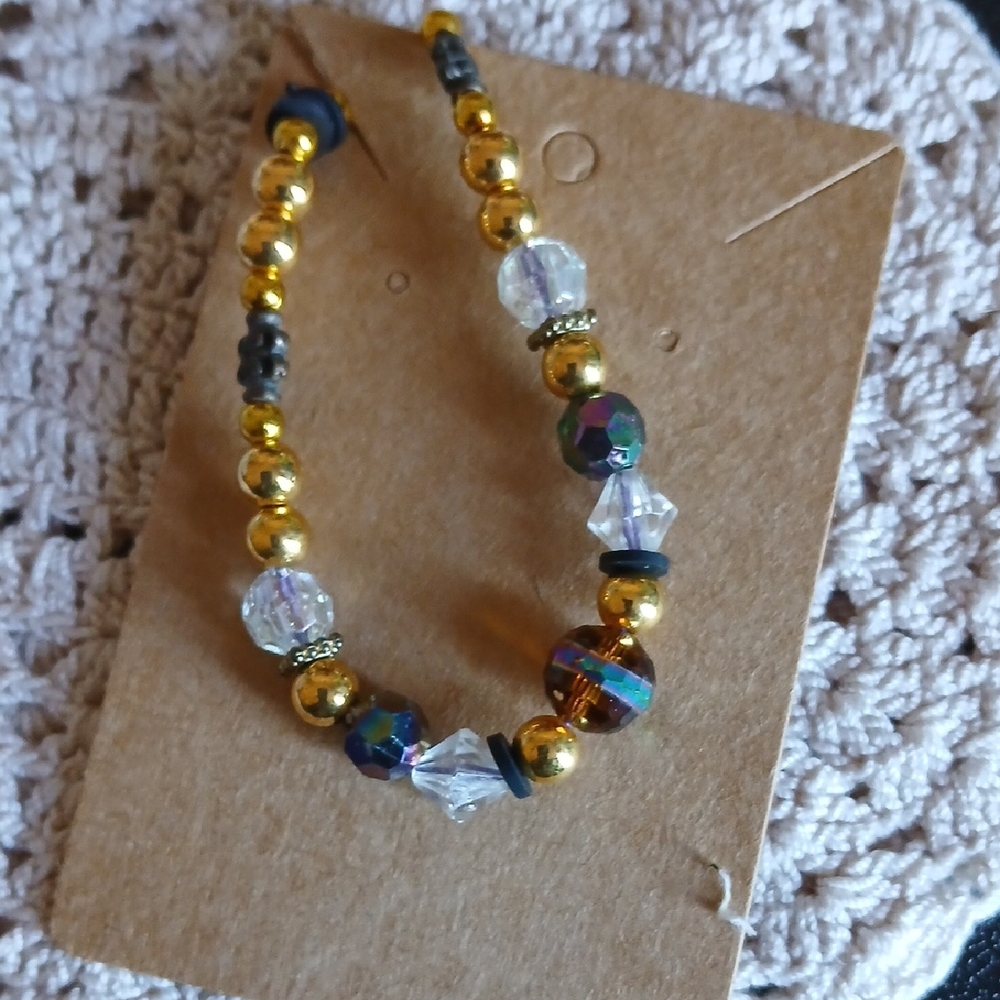 Elegant Gold and Crystal Beaded Bracelet